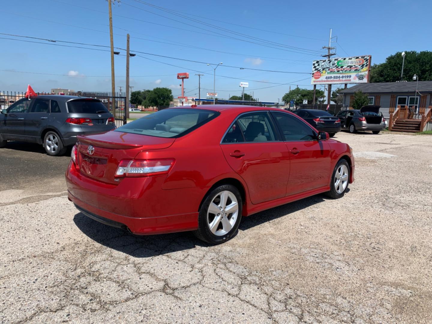 2011 Red /gray Toyota Camry SE (4T1BF3EK4BU) with an 2.5L L4 DOHC 16V engine, AUTOMATIC transmission, located at 1830 North Belt Line Road, Irving, TX, 75061, (469) 524-0199, 32.834373, -96.993584 - Photo#5